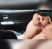 Beautiful girlfriend gets fucked in the car